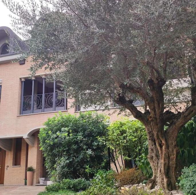 Prestigioso Appartamento Di 70Mq Vicino Milano Legnano Exterior photo